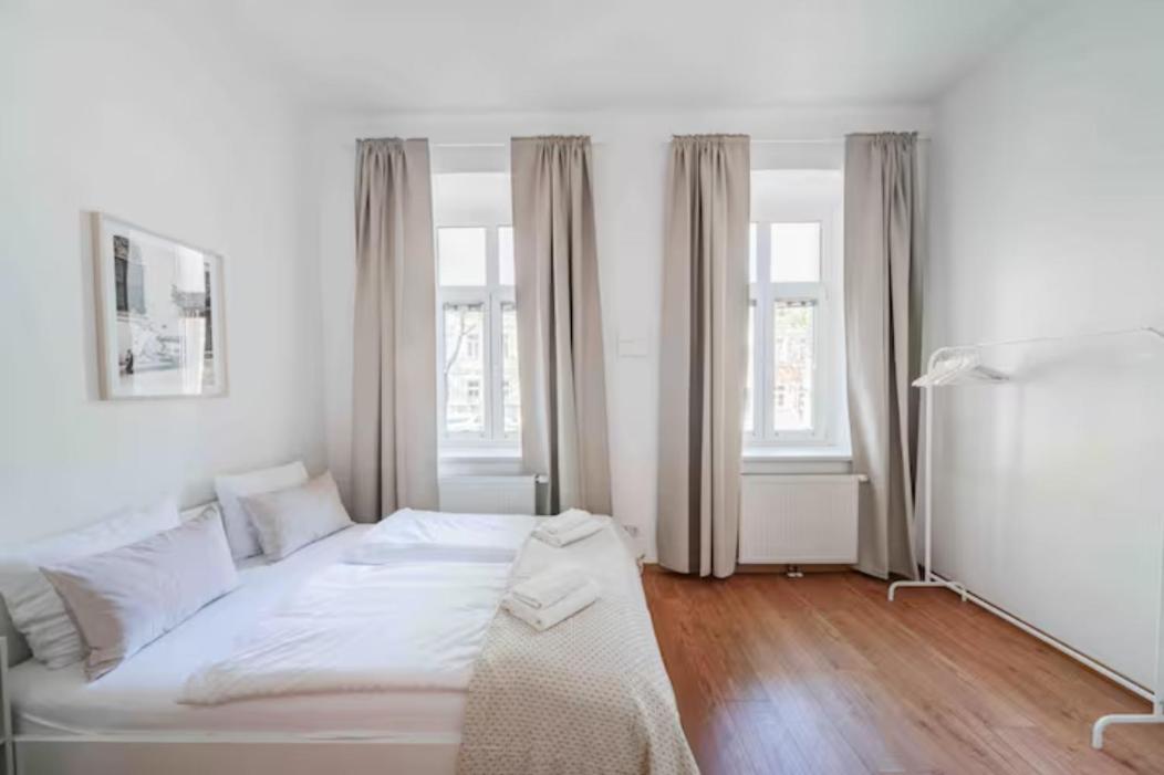 Apartments Next To Schoenbrunn - Free Parking !!! Viena Exterior foto